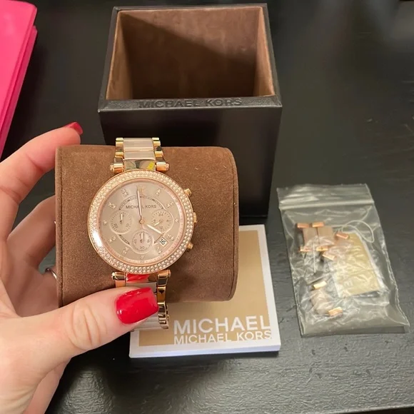 ROSE GOLD MK WATCH WITH ORIGINAL TAGS AND BOX Michael Kors Runway Mercer Quartz Rose Gold Dial Rose Gold  main image 3